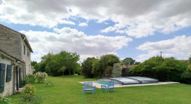 
                                                                                        Vente
                                                                                         CHARENTAISE 284M² - 6 CHAMBRES - PISCINE - JARDIN - 2825M²