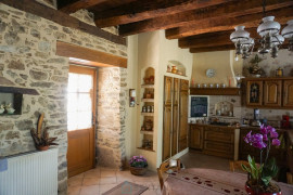 
                                                                                        Vente
                                                                                         Charmant corps de ferme situé au coeur du paisible et pittoresque paysage du Périgord Vert. 