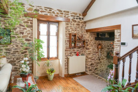 
                                                                                        Vente
                                                                                         Charmant corps de ferme situé au coeur du paisible et pittoresque paysage du Périgord Vert. 