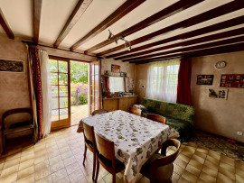 
                                                                                        Vente
                                                                                         Charmante Maison de Plain-Pied de 75 m² sur Terrain Arboré de 2675 m²