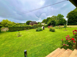 
                                                                                        Vente
                                                                                         Charmante Maison de Plain-Pied de 75 m² sur Terrain Arboré de 2675 m²