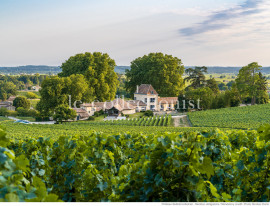 
                                                                                        Location de vacances
                                                                                         Château Hippolyte