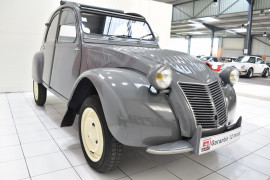 
                                                                                        Voiture
                                                                                         CITROEN 2 CV AZ