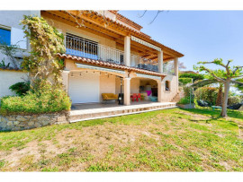 
                                                                                        Vente
                                                                                         Collines niçoises - Castagniers - Villa 6 Pièces 180 m² avec vue panoramique