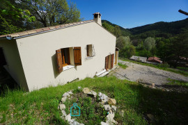 
                                                                                        Vente
                                                                                         Comps-sur-Artuby : Maison de 107m2, 3 chambres, sur un terrain de 660m2, Gorges du Verdon