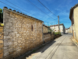 
                                                                                        Vente
                                                                                         COQUETTE ET ATYPIQUE MAISONNETTE EN PIERRE, TERRASSE ET JARDINET ATTENANTS, AU CALME