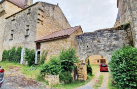 
                                                                                        Vente
                                                                                         Corp de garde de chateau à 25 Km de Sarlat