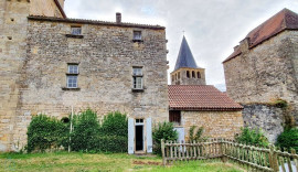 
                                                                                        Vente
                                                                                         Corp de garde de chateau à 25 Km de Sarlat