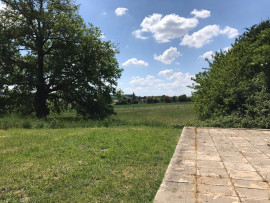 
                                                                                        Vente
                                                                                         Dans un hameau très calme du Verteillacois, très bel ensemble comprenant 2 maisons très spacieuses, 8 chambres, idéal activité de gites, grange, une piscine et un hectare, vues.