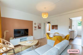 
                                                                                        Colocation
                                                                                         Deux chambres disponibles dans cette grande colocation de 3 personnes à Lyon -