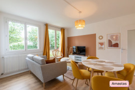 
                                                                                        Colocation
                                                                                         Deux chambres disponibles dans cette grande colocation de 3 personnes à Lyon -