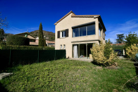 
                                                                                        Vente
                                                                                         Digne les bains , maison  122 M2, trrain 510 M2 , T2, T3 , 