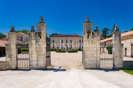 
                                                                                        Location de vacances
                                                                                         Domaine Aglaé