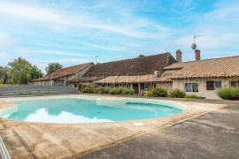 
                                                                                        Vente
                                                                                         DORDOGNE PROPRIETE PERIGOURDINE 4 HA ETANG CHALETS