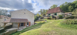 
                                                                                        Vente
                                                                                         Ensemble 2 maisons de village avec une piscine de 10X5 sur un terrain de 4300 m².