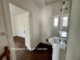 
                                                                                        Vente
                                                                                         Ensemble en pierre rénové, 4 à 5 chambres, multiples possibilités, à 10 min de Bergerac