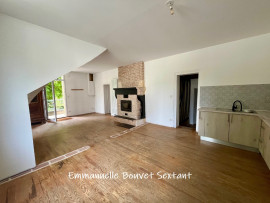 
                                                                                        Vente
                                                                                         Ensemble en pierre rénové, 4 à 5 chambres, multiples possibilités, à 10 min de Bergerac