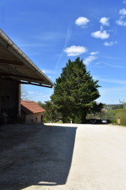 
                                                                                        Vente
                                                                                         ENSEMBLE IMMOBILIER PERIGORD NOIR VUE EPOUSTOUFLANTE