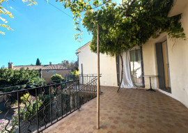 
                                                                                        Vente
                                                                                         Entre Gard et Ardèche, maison avec jardin