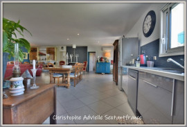 
                                                                                        Vente
                                                                                         Entre Issigeac et Mouleydier, belle contemporaine de plain pied, 4 chambres, piscine sur 3400 M2 de terrain