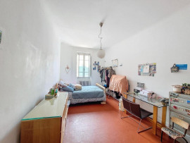 
                                                                                        Vente
                                                                                         Exclusivité - Avignon Intramuros Zone Piétonne - 6 pièces dont quatre chambres avec place de parking privatif et grande cave