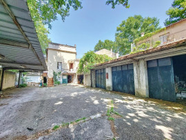 
                                                                                        Vente
                                                                                         Exclusivité. Avignon Proche centre ville Maison 160m - Dépendance 300m - parcelle 600m