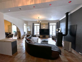 
                                                                                        Vente
                                                                                         Grand appartement très bien placé à fort potentiel