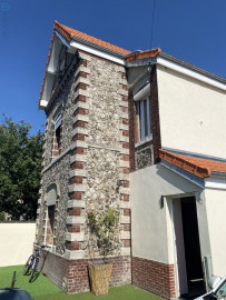 
                                                                                        Vente
                                                                                         Grande maison de ville familiale 