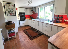 
                                                                                        Vente
                                                                                         Grande maison en pierre avec 1.88 hactares