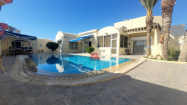 
                                                                                        Vente
                                                                                         GRANDE MAISON EN ZONE TOURISTIQUE DJERBA