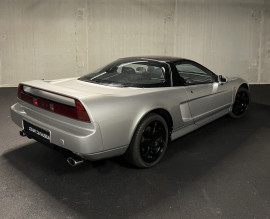 
                                                                                        Voiture
                                                                                         Honda NSX V6 3.0L