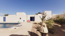 
                                                                                        Vente
                                                                                         HOUCH TYPIQUE DJERBIEN À BAZIM DJERBA ZA-RÉF V687