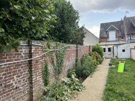 
                                                                                        Location
                                                                                         Idéalement situé à ST QUENTIN, Maison avec jardin / garage