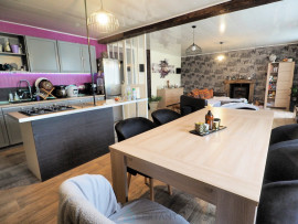 
                                                                                        Vente
                                                                                         Immeuble avec fond de commerce Pizzéria-Grill et un appartement