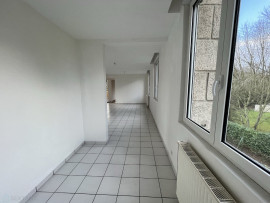 
                                                                                        Vente
                                                                                         Immeuble et appartement en centre ville de carhaix