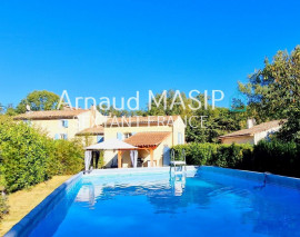 
                                                                                        Vente
                                                                                         IMPOSANT ENSEMBLE IMMOBILIER, 2 MAISONS ATTENANTES, 8 CHAMBRES, GRAND JARDIN, PISCINE HORS SOL, AU CALME