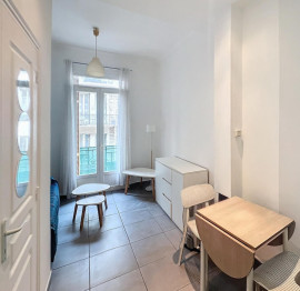 
                                                                                        Location
                                                                                         Joli Studio de 18m² très bien placé