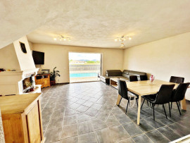 
                                                                                        Vente
                                                                                         La motte , 5 minutes du village, maison 103 M2 , 4 chambres ,Piscine 