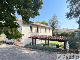 
                                                                                        Vente
                                                                                         La Motte - Villa 210m2 env. 6 pièce(s) sur terrain plat d'un hectare env.