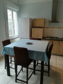 
                                                                                        Location
                                                                                         Laetitia  VALLÉE , Simon AGUILERA / 63 m² / Bordeaux / Meublé  / Zone tendue