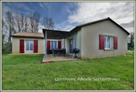 
                                                                                        Vente
                                                                                         Lalinde proche ,maison plain pied 4 chambres 120 M2 plus bureau et garage sur 4 000 M2 