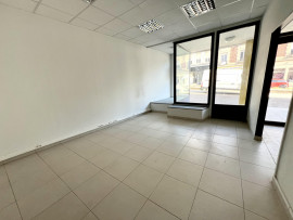 
                                                                                        Location
                                                                                         Local commercial 369m2