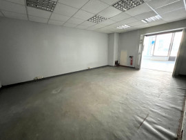 
                                                                                        Location
                                                                                         Local commercial 369m2