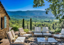 
                                                                                        Vente
                                                                                         LUBERON MAGNIFIQUE DEMEURE 17 HA