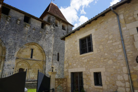 
                                                                                        Vente
                                                                                         Magnfique maison en pierre de Paussac située dans un lieu historique exeptionnel. 