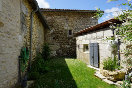 
                                                                                        Vente
                                                                                         Magnfique maison en pierre de Paussac située dans un lieu historique exeptionnel. 