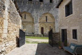 
                                                                                        Vente
                                                                                         Magnfique maison en pierre de Paussac située dans un lieu historique exeptionnel. 