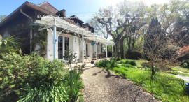 
                                                                                        Vente
                                                                                         Magnifique maison bourgeoise avec jardin clos, garage près de la rivière et du centre de Bergerac