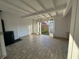 
                                                                                        Location
                                                                                         Maison 2 Chambres, Bureau, Garage Jardin