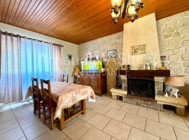 
                                                                                        Vente
                                                                                         MAISON 4 CH, GARAGE, TERRASSE, CUISINE ETE, JARDIN - PROCHE QUILLAN CENTRE  